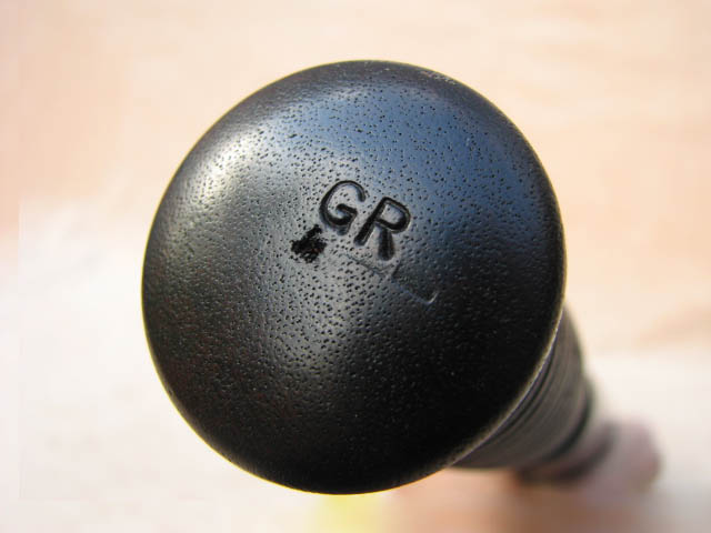Long hardwood truncheon with grooved grip stamped 'GR'